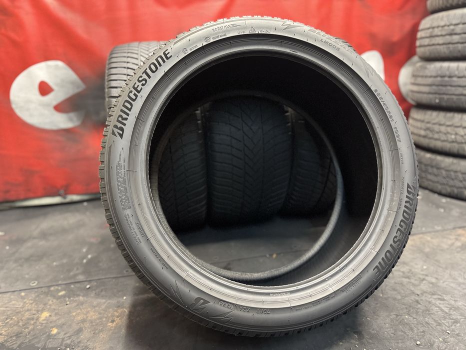 285 40 21, Зимни гуми, Bridgestone BlizzakLM005, 4 броя