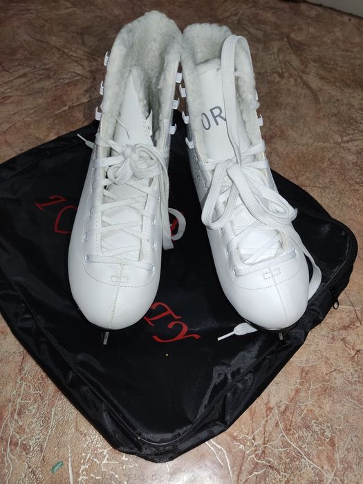 Продам коньки, обычные