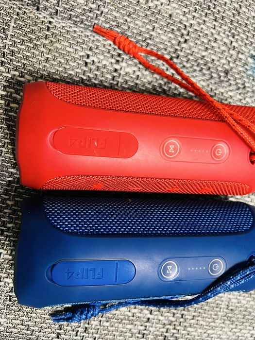 Vând boxe JBL Flip 4/ Charge 3