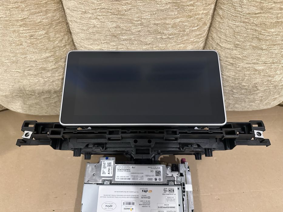 Navigatie : Display / Unitate Audi A4 B9, A5 8W 8.2” : 8W0035035C