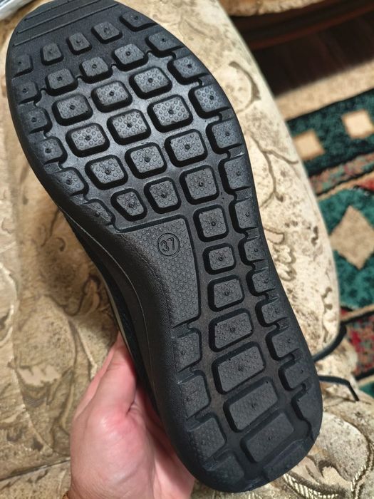 Кроссовки женские