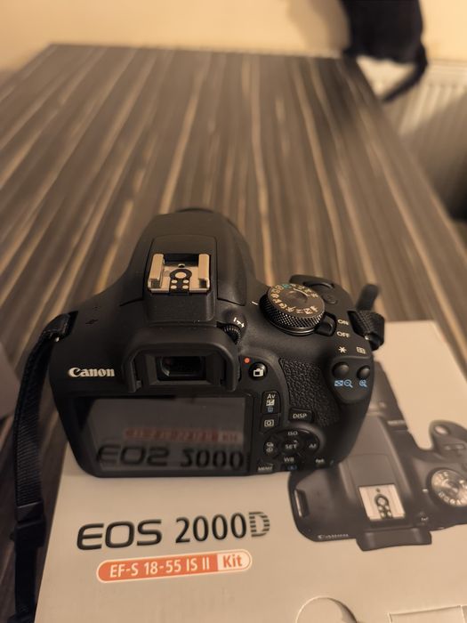 DSLR Canon Eos 2000D nou, cu garantie până in noiembrie 2027