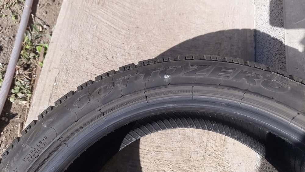Anvelope iarnă 215/45 R18 93V