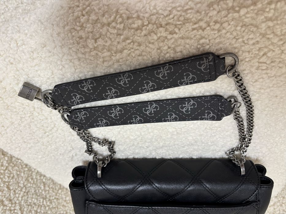 Черна чанта Guess