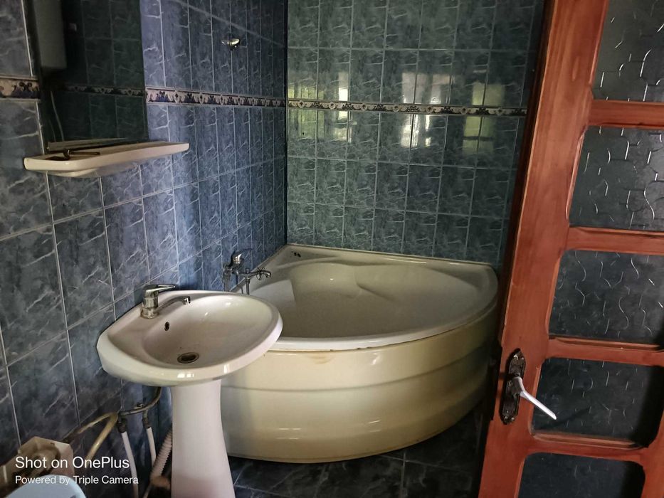 Casă de vânzare în comuna Hălăucești – 176 mp utili, teren 1.600 mp