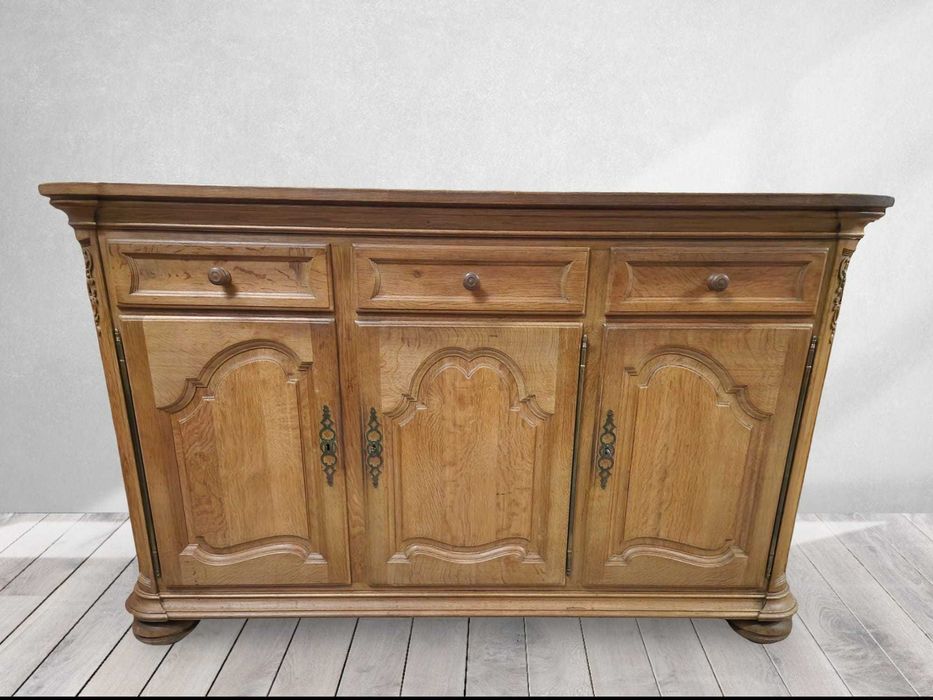 Изключително масивен и здрав контрабюфет дресоар от пълен дъбов масив