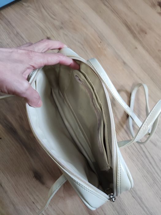 Дамска чанта с две дълги тънки дръжки И чанта-плик в черно