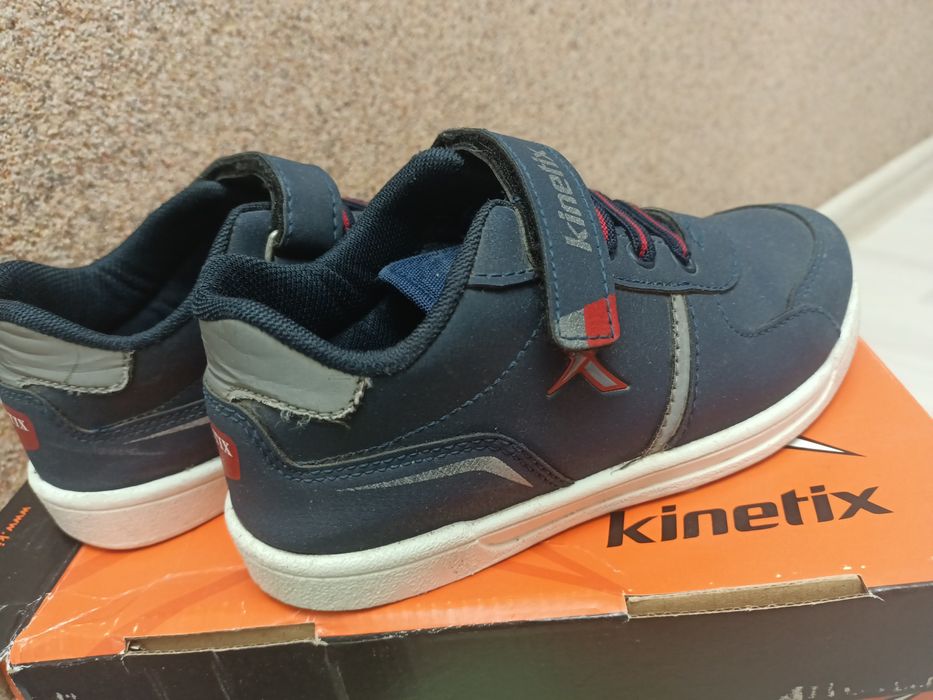 Кроссовки за 3500