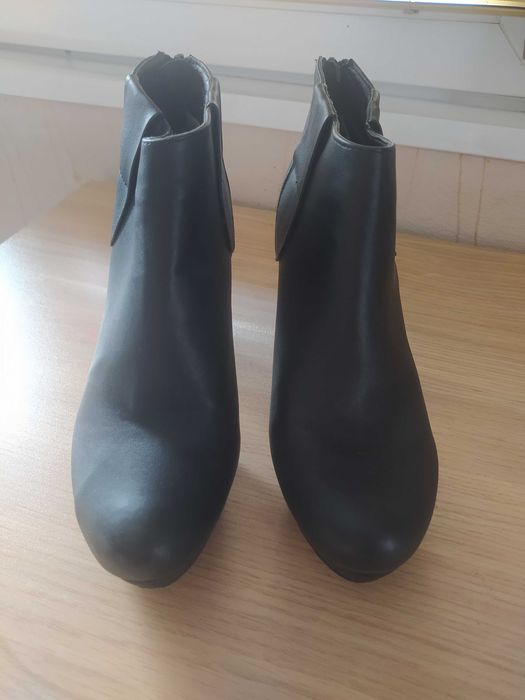 Дамски Боти в Черно размери 39 и 40