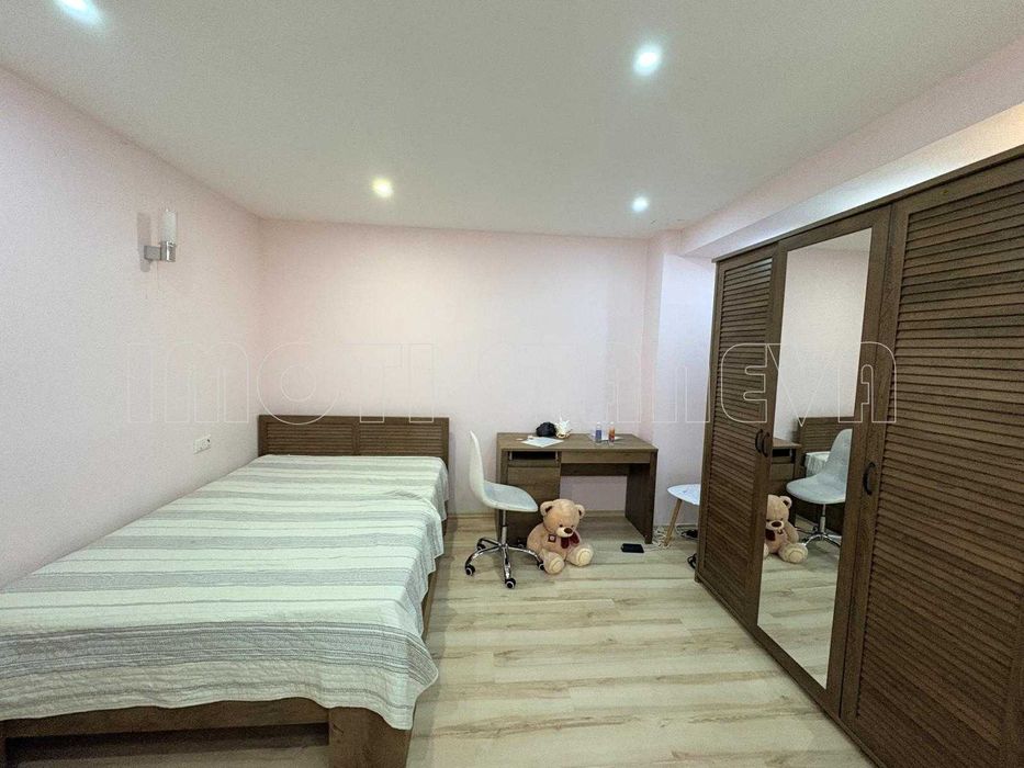 Ремонтиран четиристаен тухлен апартамент в ж.к. „Крум Бъчваров"