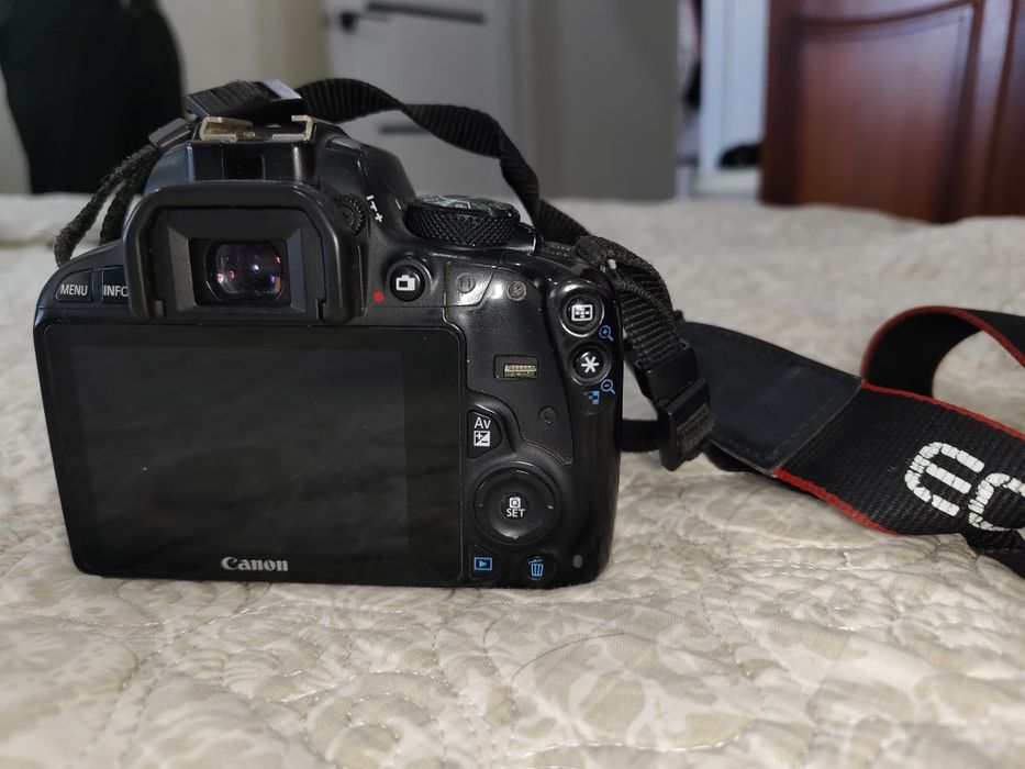 Продам фотоаппарат Canon100d