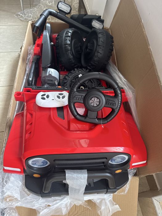 Mașinuță electrică BBH-053 – 12V  Mașinuță electrică pentru copii, model Electric Ride On Car BBH-053, alimentare 12V.