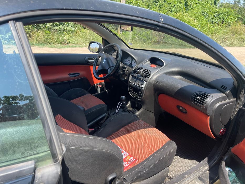 Продавам личния си автумобил Пежо 206cc