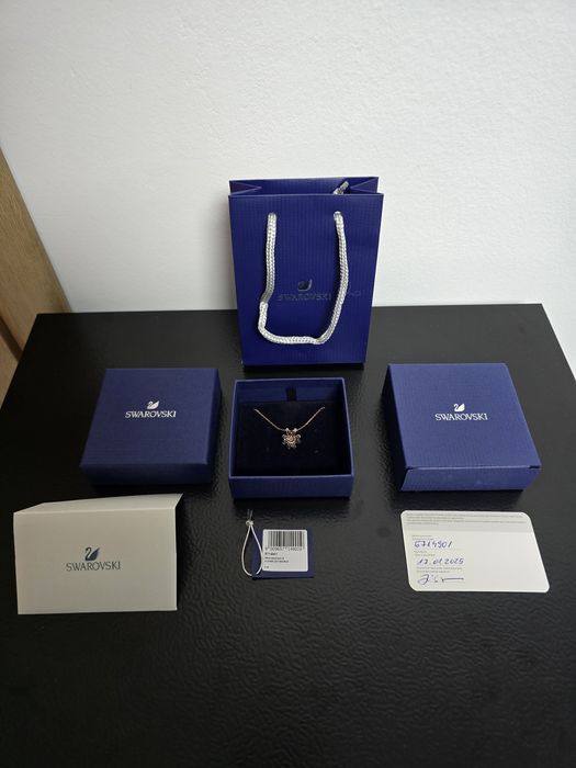 Lantisor Swarovski rose gold floare neagra