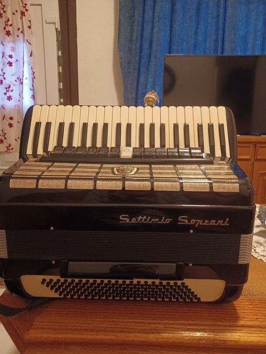 Vând acordeon septimio soprani