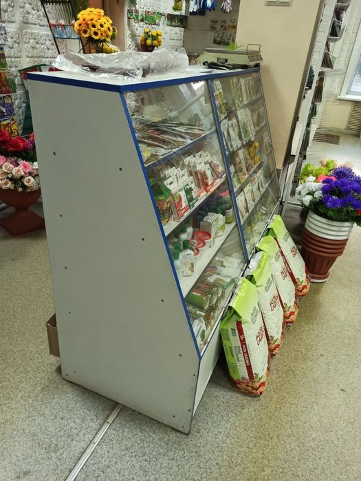 Прилавки для торговли.