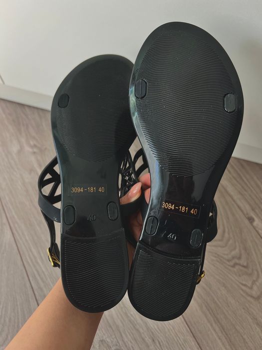 Новые сандалии 39 размер