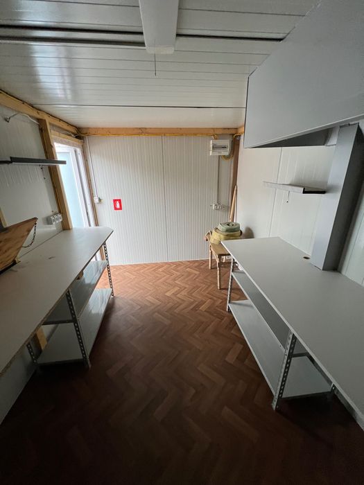 Vând container , lungimea 4,20m /2,25m latime