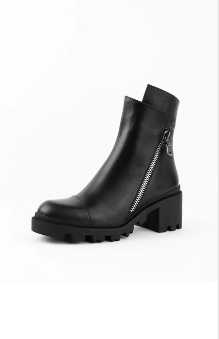 Продам ботинки (сапожки) женские