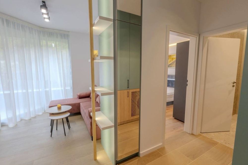 Дава се под наем Двустаен апартамент в София, Дружба 2 - 51 кв.м за 697.17 € - Снимка #1