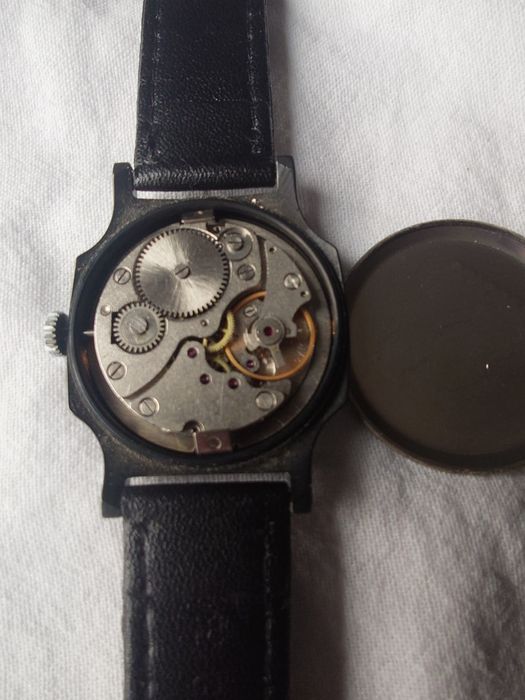 Победа NOS, нов съветски механичен часовник, с ръчно навиване.