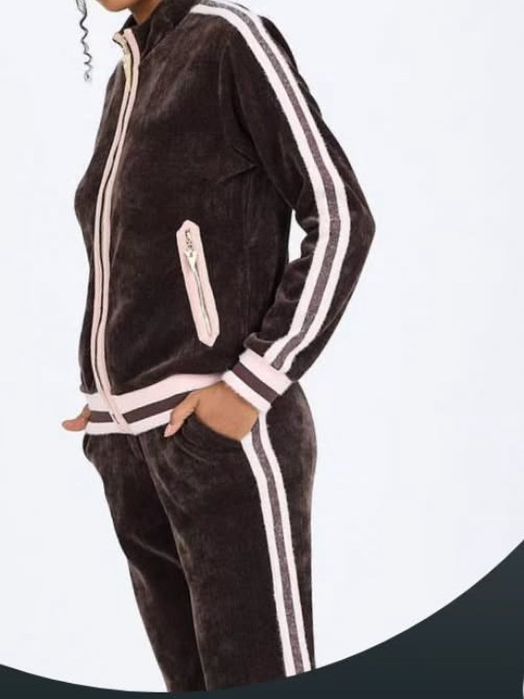 Продам новый костюм женский