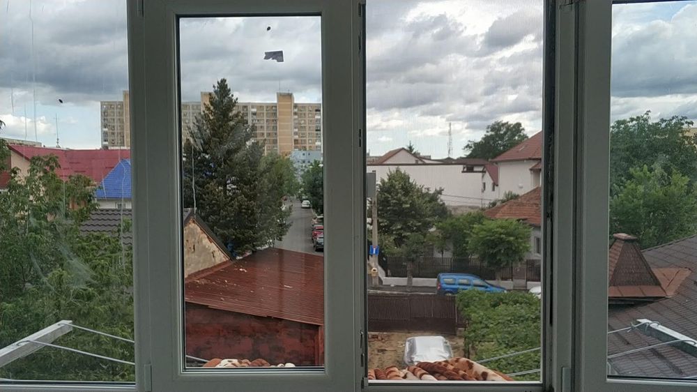 Vând apartament 3 camere semidecomandat Craiova