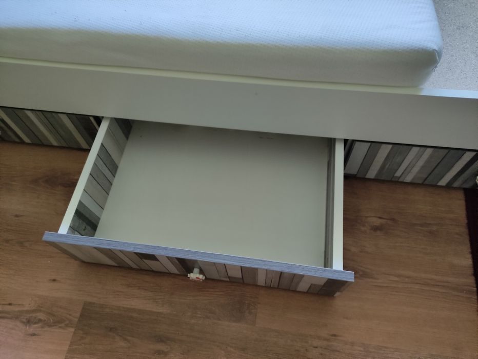 Продавам юношеско легло