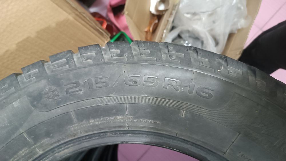 Комплект зимней резины бу 215/65/16