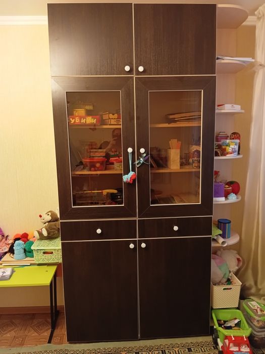 Продам высокий шкаф