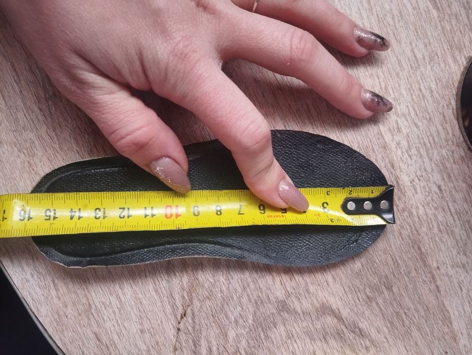 Продам кроссовки