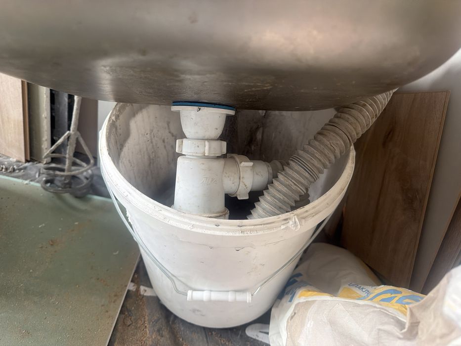 Мойка с краном и с сифоном