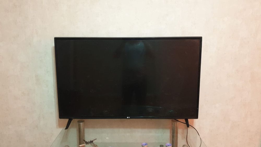 Продам телевизор на запчасти