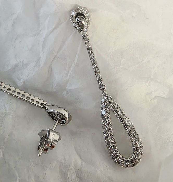 Продам золотые серьги с бриллиантами