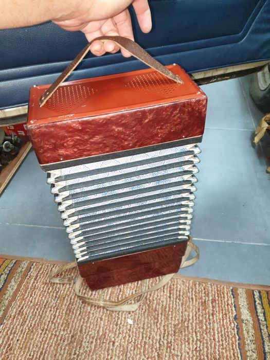 Продавам Акардион