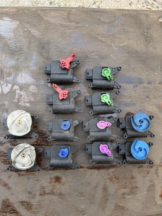 Моторчета за клапи парно от Ауди А4 Б6