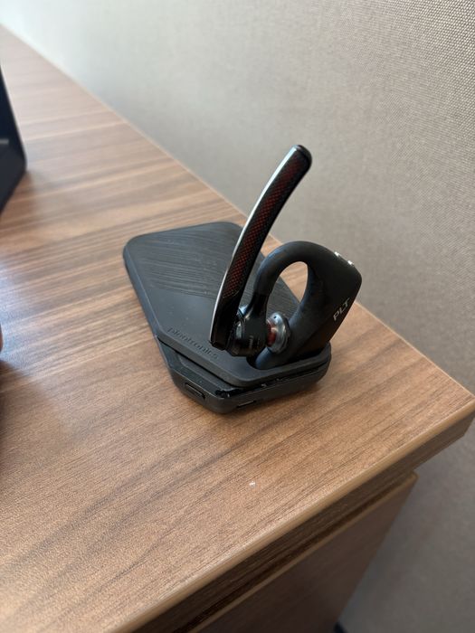 Plantronics Voyager 5200 — премиум Bluetooth гарнитура