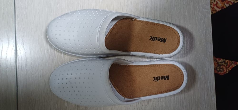 Продам медицинскую обувь