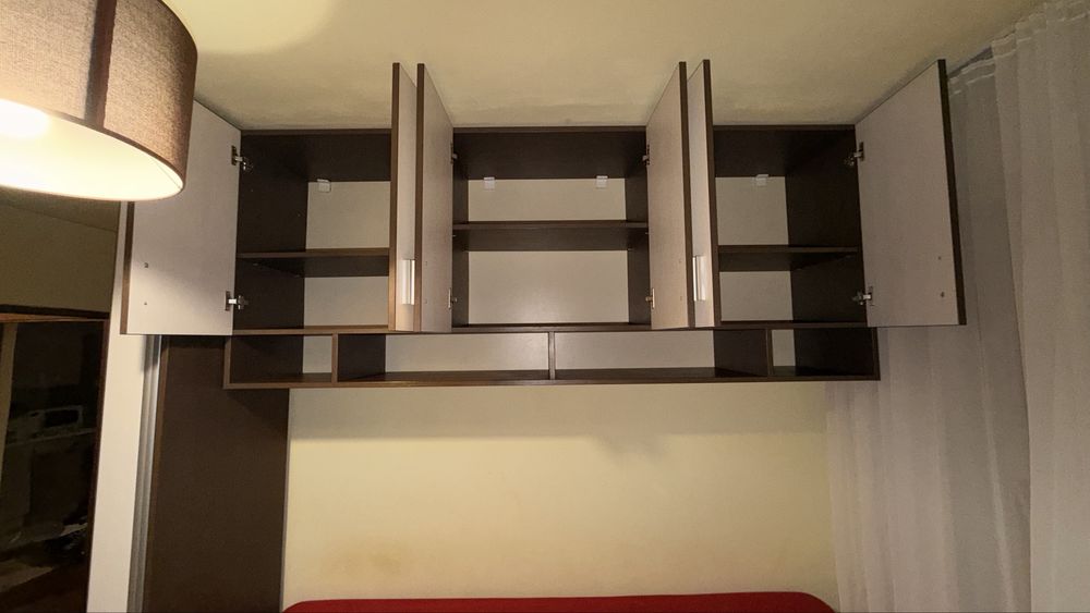 Set de mobilă dormitor/living - dulap, corp suspendat și canapea