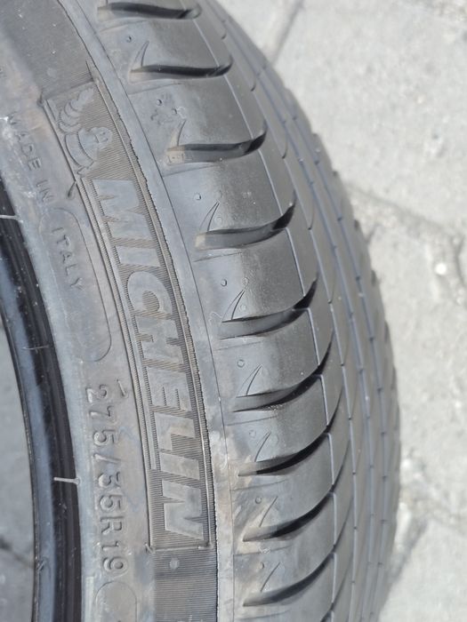 275 35 19 Michelin