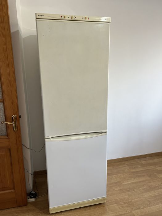 Холодильник Indesit