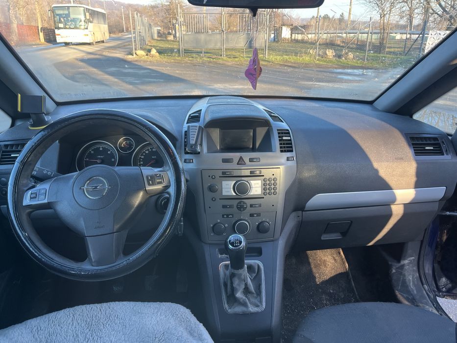 Vand sau schimb Opel Zafira B