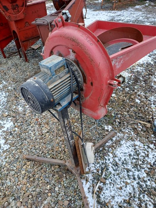 Moara de macinat cereale si cu stiuleti 220 sau 380 v