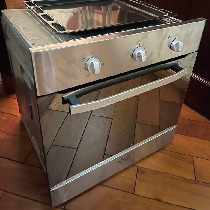 Духовка печь в хорошем состояний