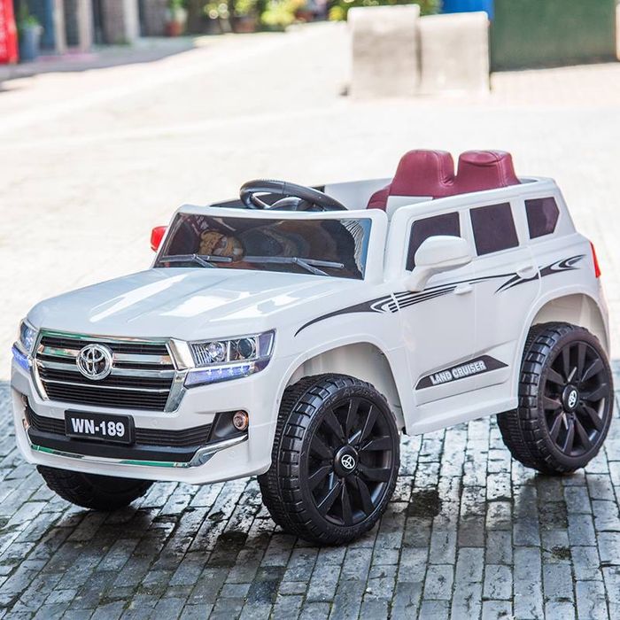 Toyota Land Cruiser 300 детская машина с пультом, электромобиль