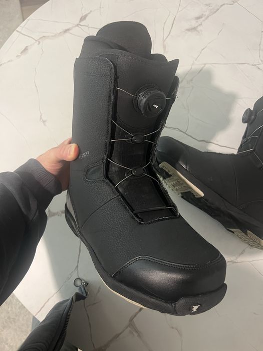 Костюм QuickSilver, шлем Atomic, ботинки Termit