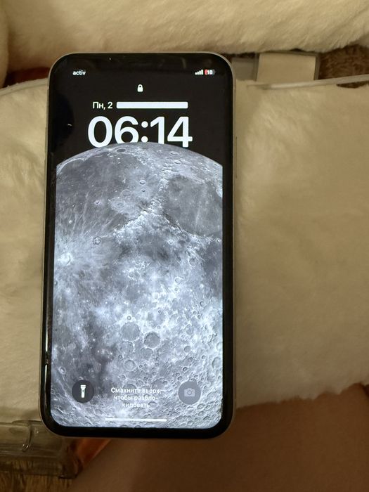 продам айфон xr.