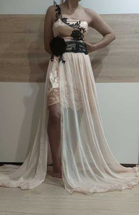 Бална рокля - цвят праскова