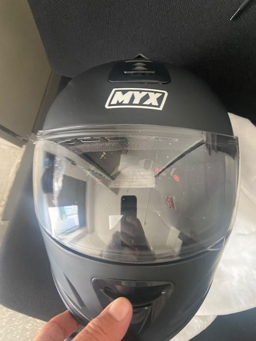 Casca moto de culoare negru mat