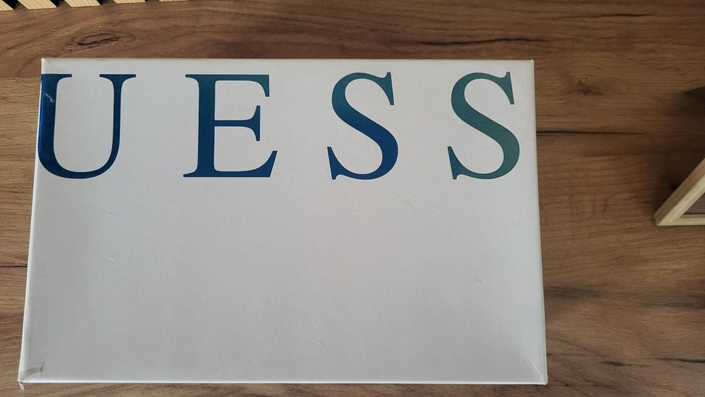 Спортно -елегантни кецове GUESS